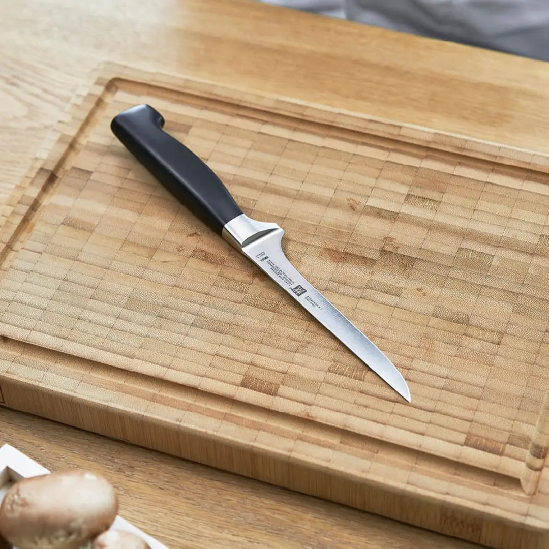 Zwilling 4 Star Uitbeenmes 140mm - Grijs - afbeelding 6 van 6