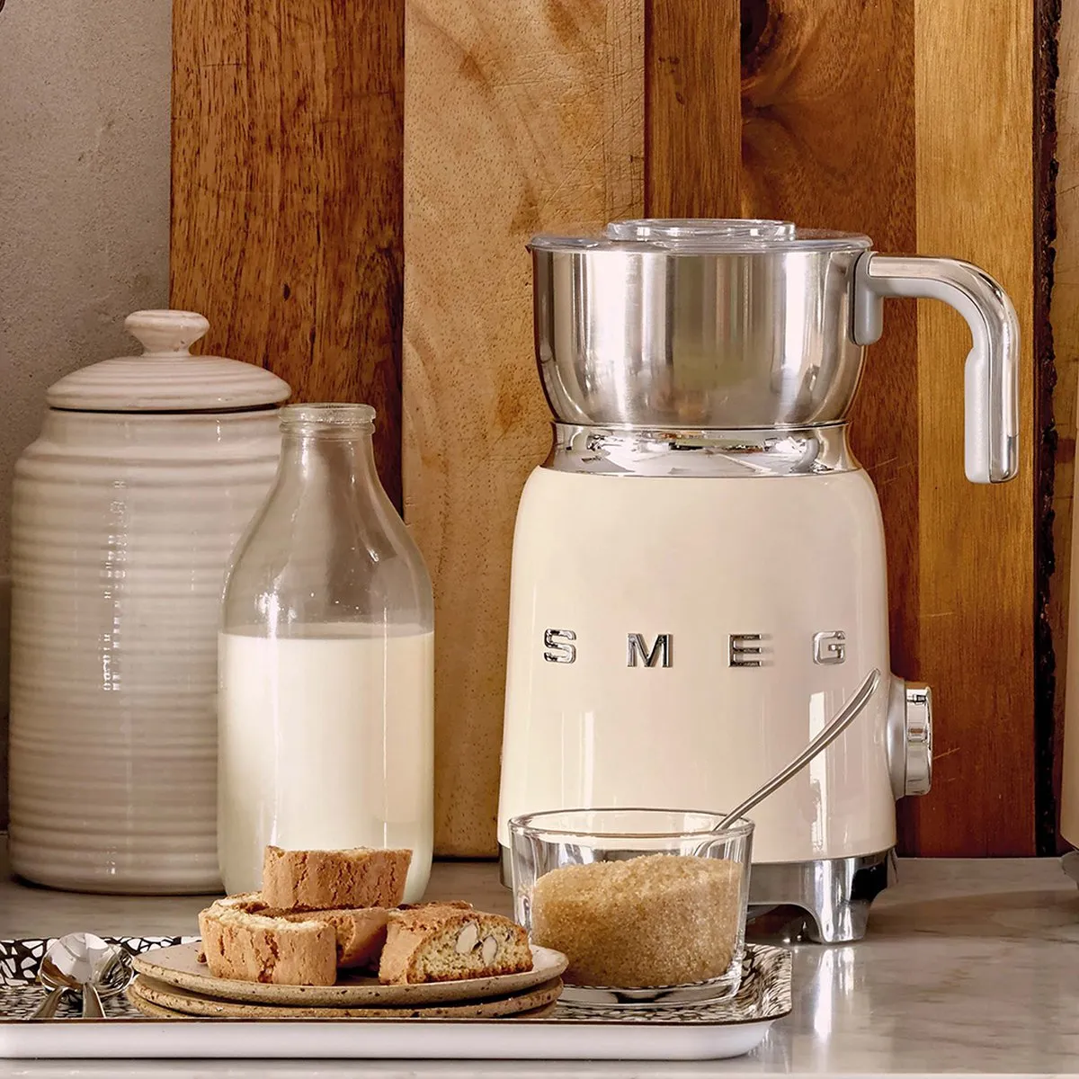 Smeg MFF11CREU Melkopschuimer 600ml - 6 Snelheden - Crème