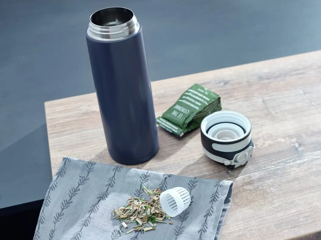 Leifheit Flip Thermosbeker 600ml - RVS - Donkerblauw - afbeelding 2 van 6