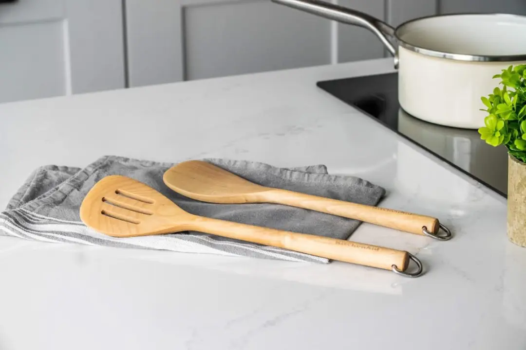 KitchenAid Spatel met Sleuven 35cm - Berkenhout - afbeelding 6 van 6