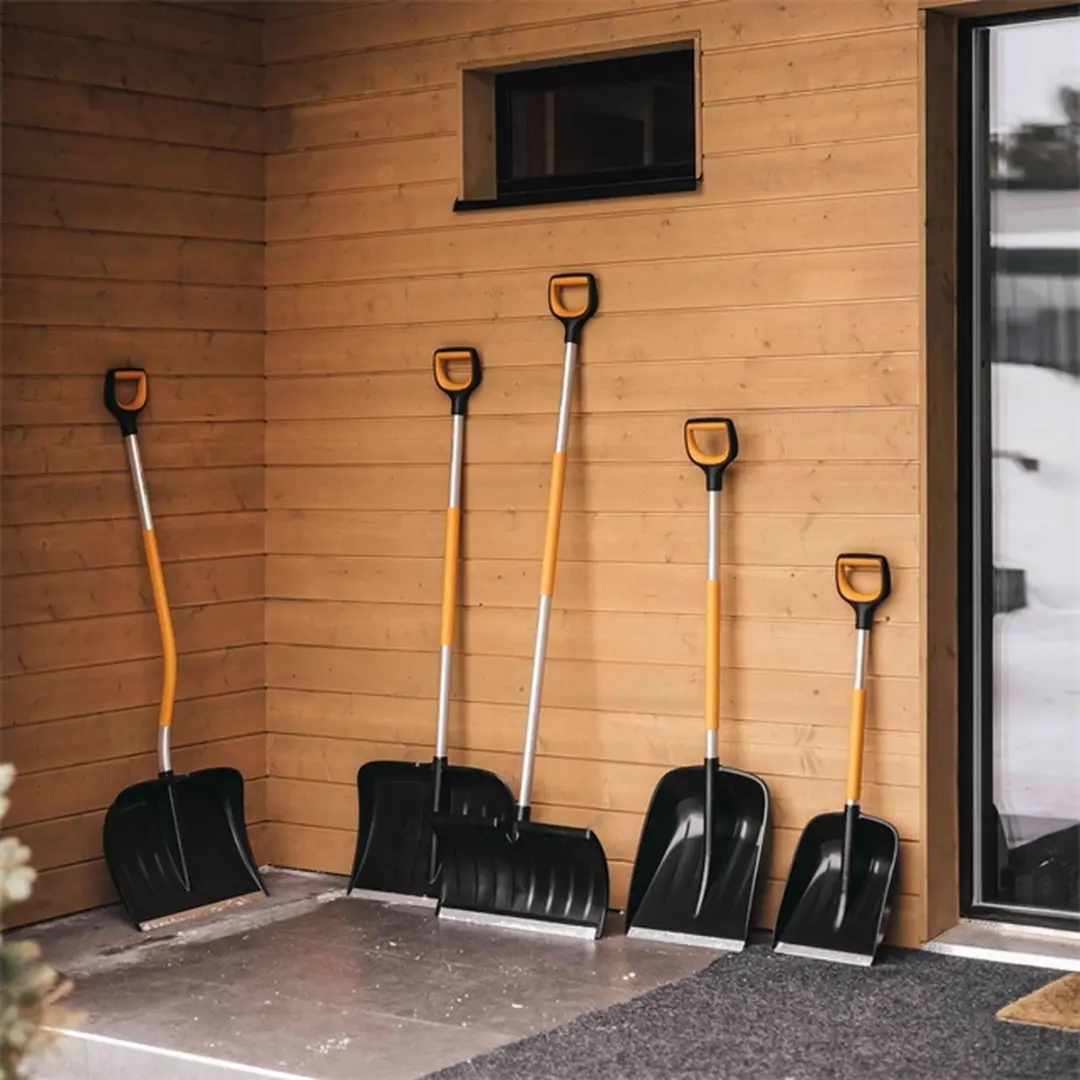 Fiskars X-Series Sneeuwschep 36cm - Zwart/Oranje