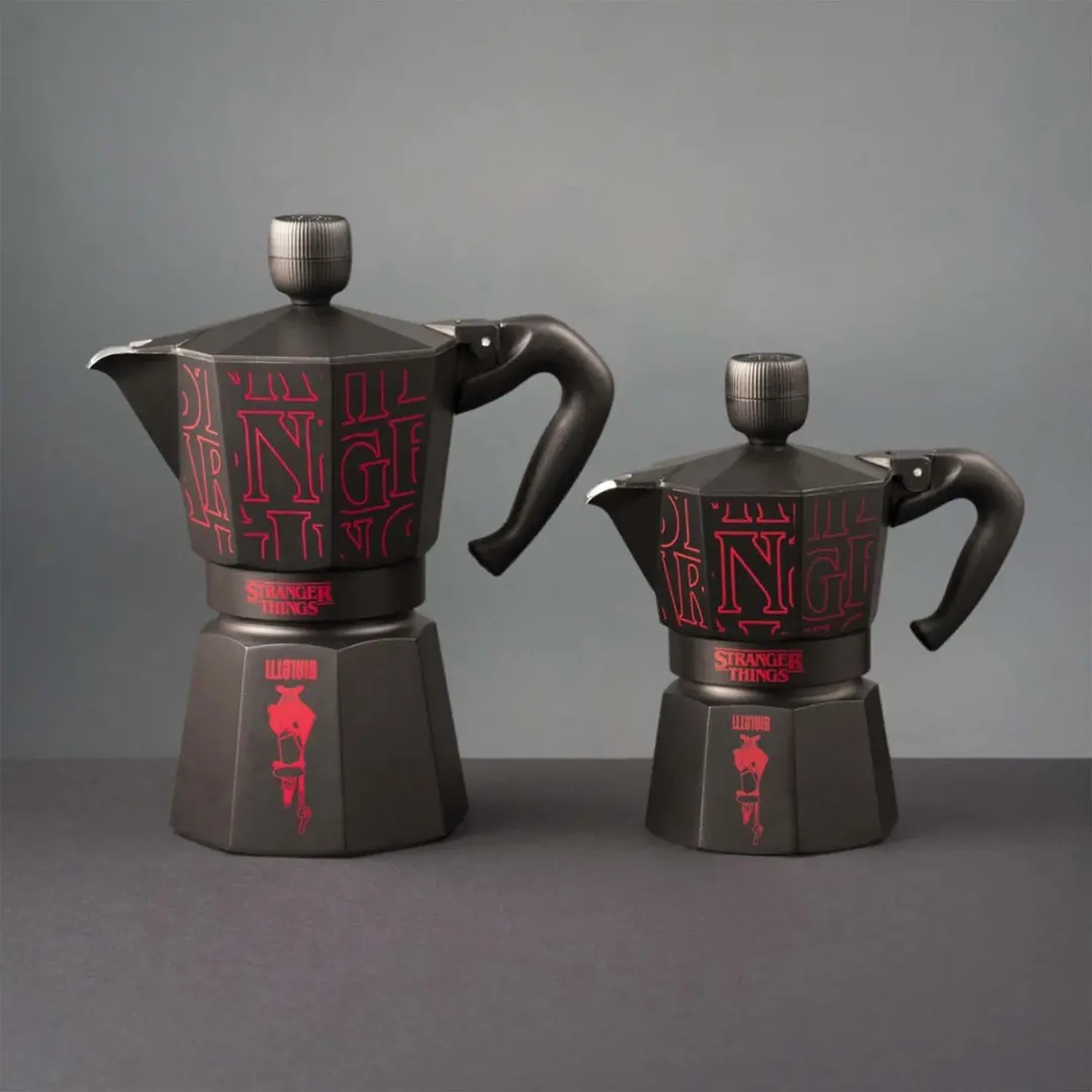 Bialetti Stranger Things Moka Express 3 Koppen - Aluminium - Zwart/Rood - afbeelding 6 van 6