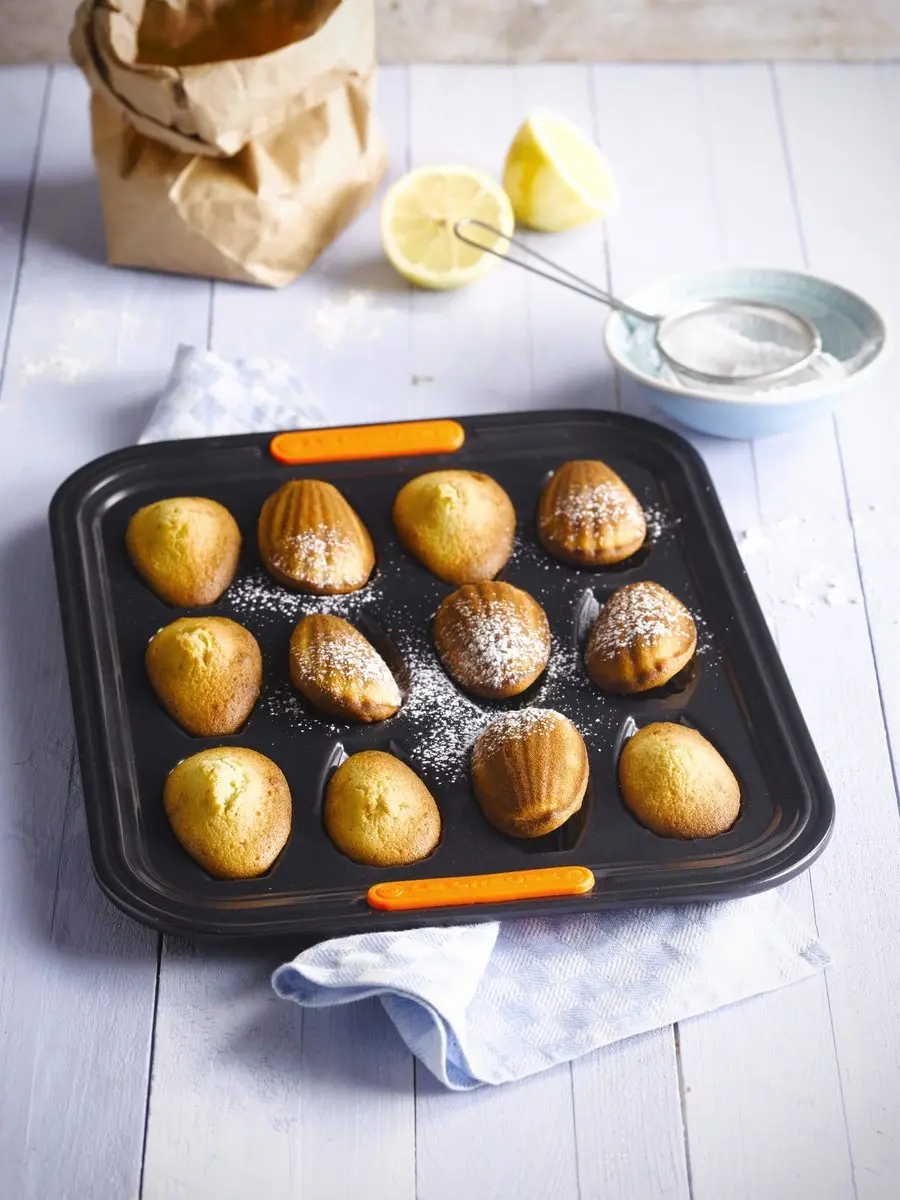 Le Creuset Bakvorm Patiliss 12 Madeleines - 34x27cm - Zwart