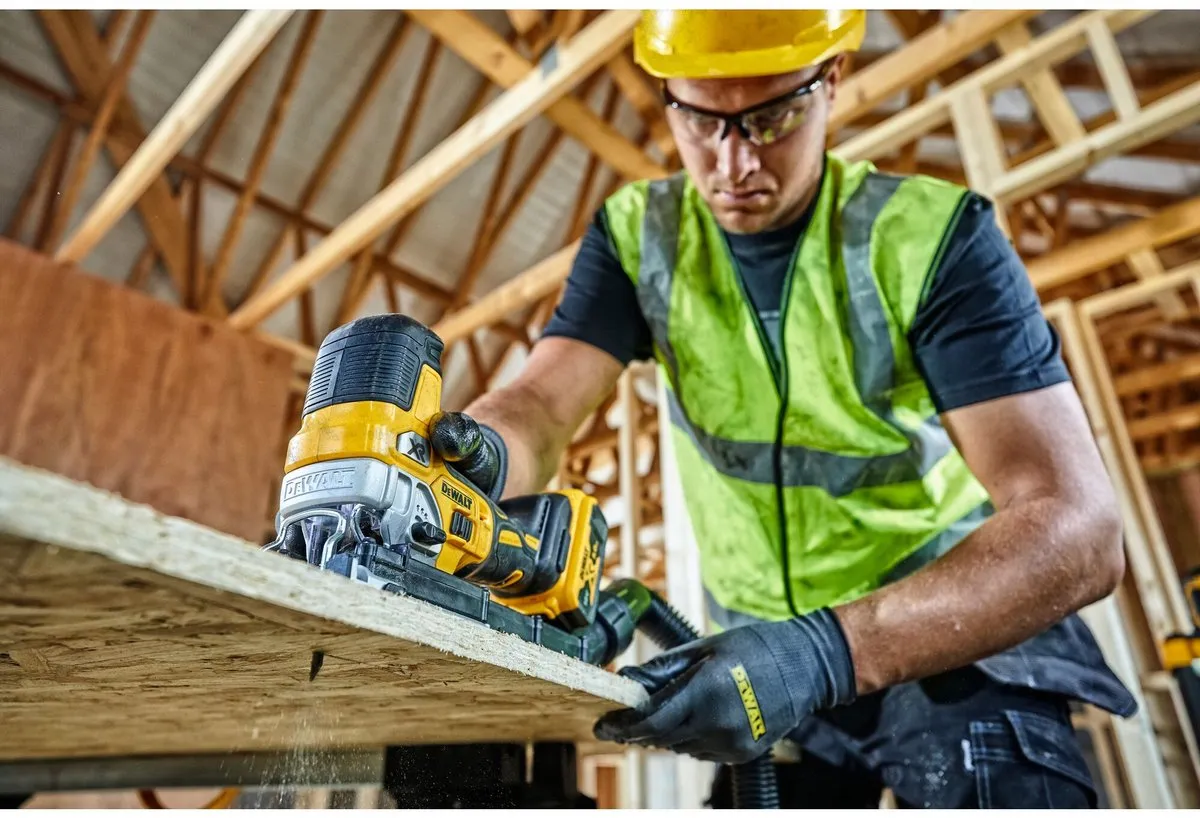 DeWalt DCS335N Decoupeerzaag 18V - 3200 tpm