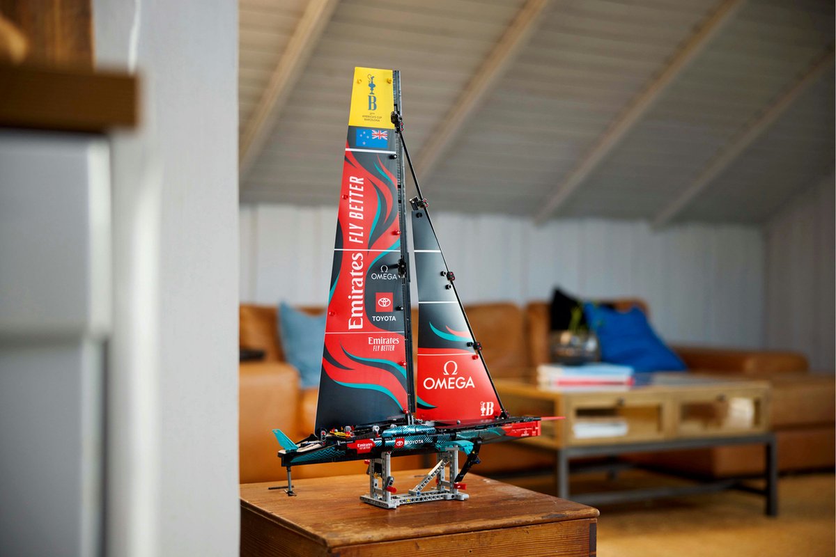 LEGO Technic - Emirates Team New Zealand AC75 jacht Set - 42174