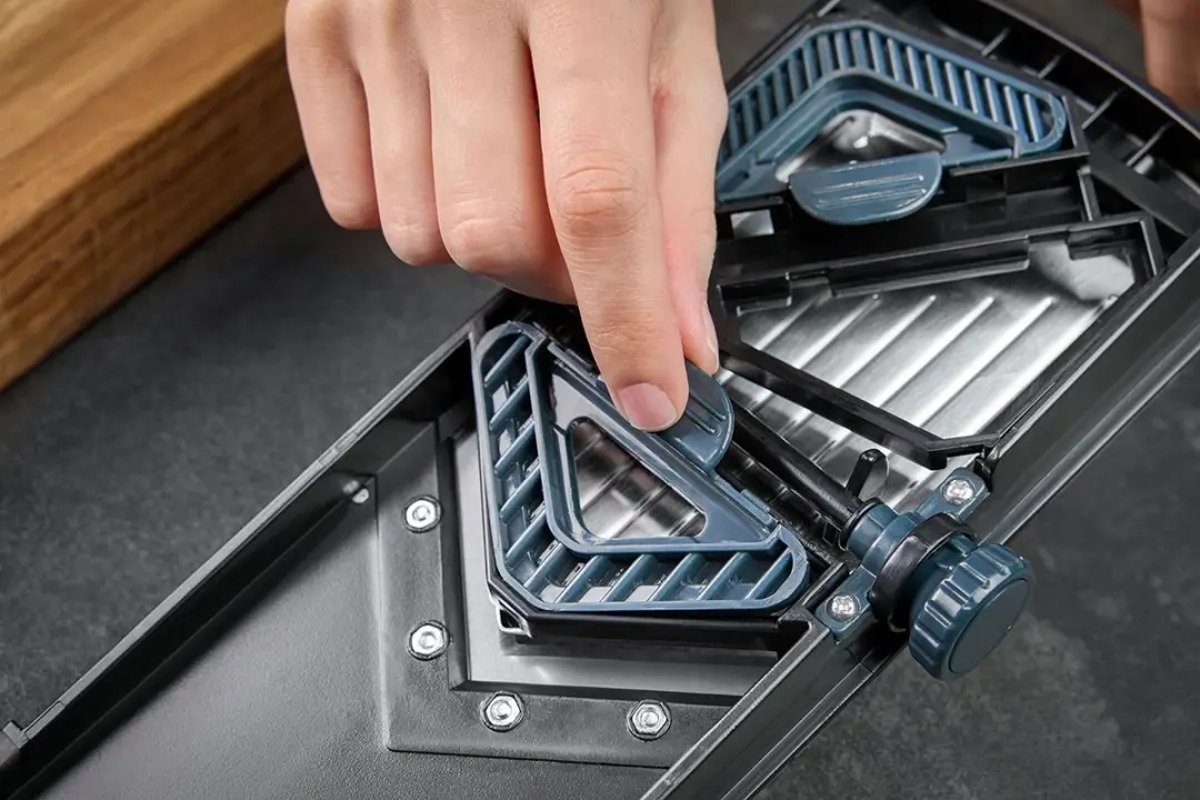 GEFU Julienne V-Slicer COLLECT - RVS/Zwart/Transparant