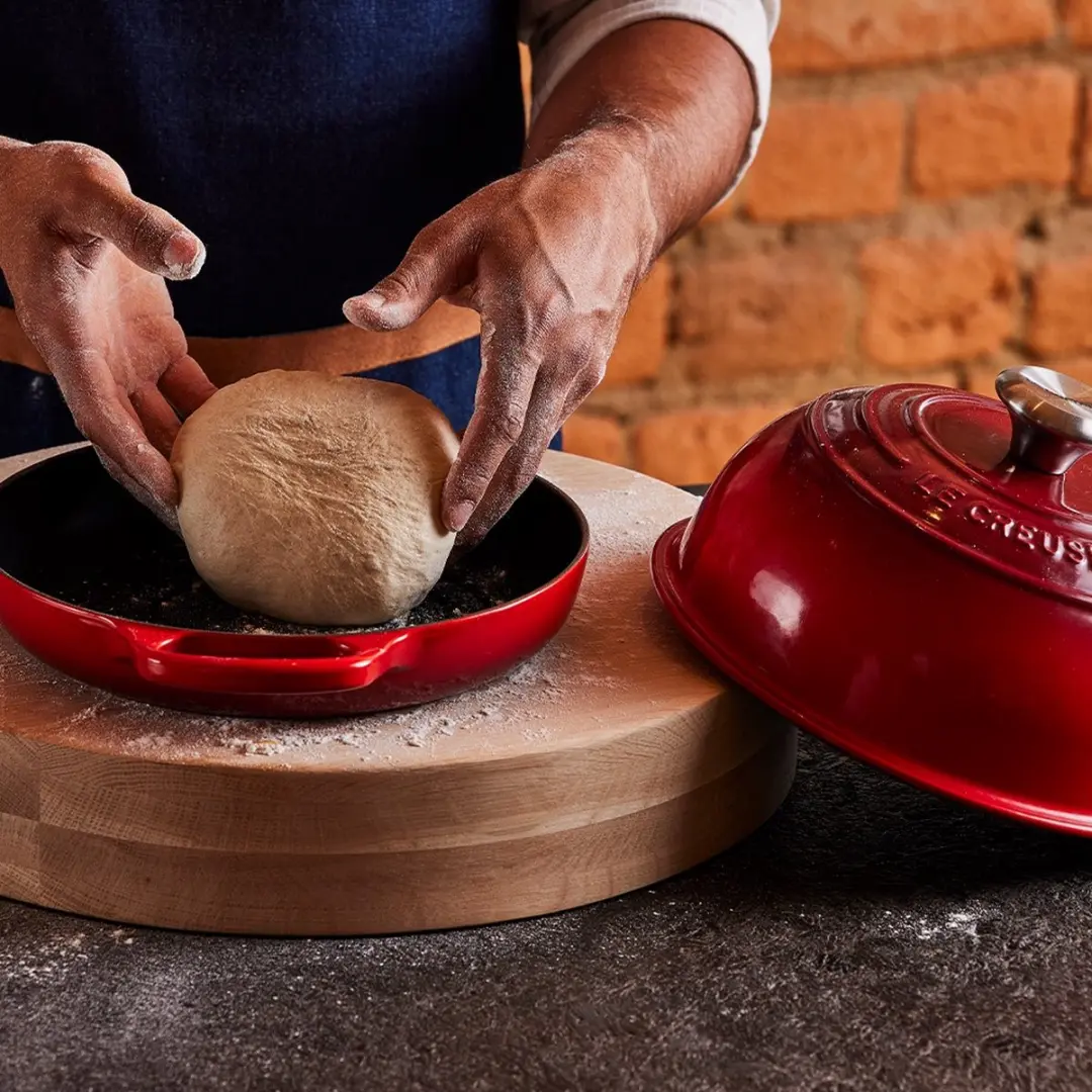 Le Creuset Broodpan Signature Oranjerood 24cm - afbeelding 6 van 6