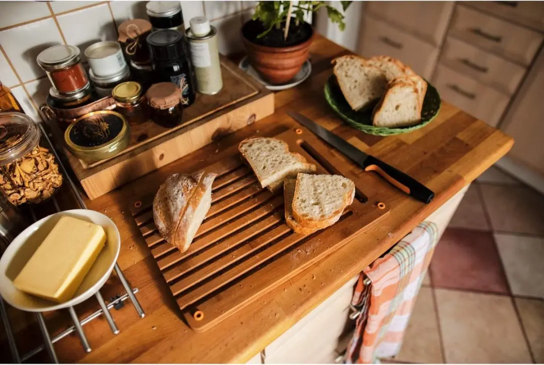 Fiskars Functional Form Bamboe Broodsnijplank - Zwart