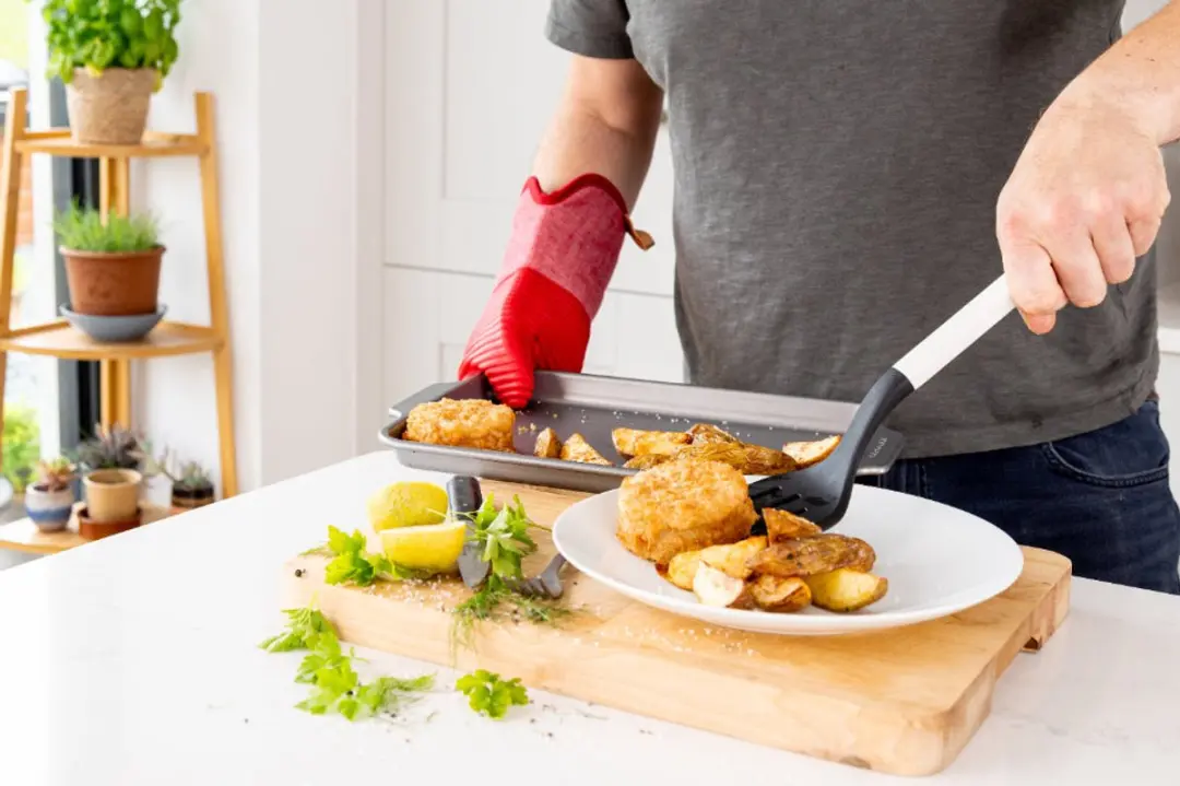 KitchenAid Bakspatel met Sleuven 34cm - Wit