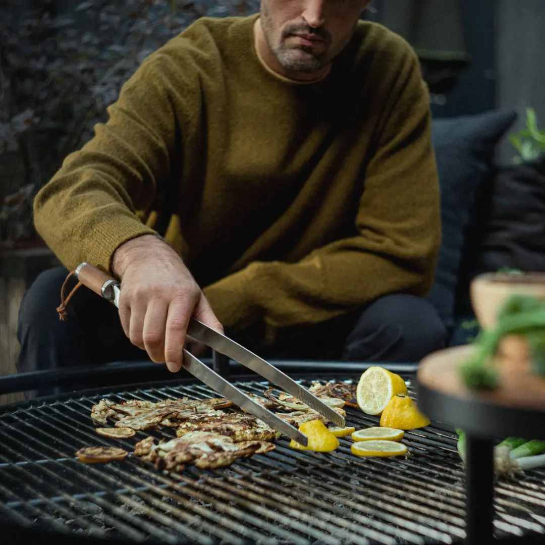Fiskars Norden Grill Chef Vleestang RVS - Staal/Hout - afbeelding 4 van 6
