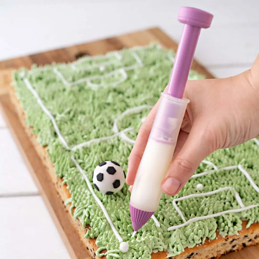 Zenker Voetbal Taartdecoratieset - 4 Spuitzakken, Mondje & Pen - Transparant/Rozes/RVS