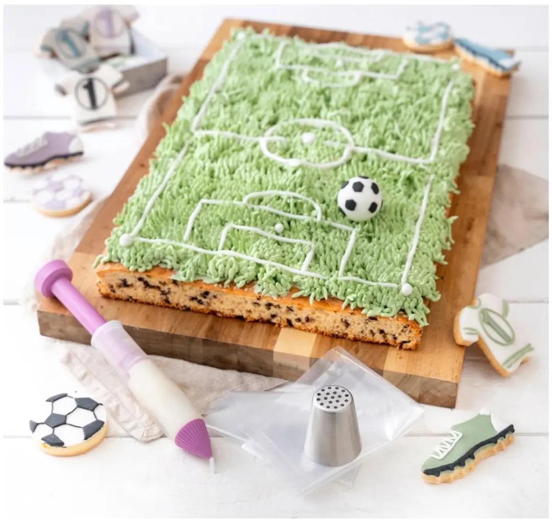 Zenker Voetbal Taartdecoratieset - 4 Spuitzakken, Mondje & Pen - Transparant/Rozes/RVS