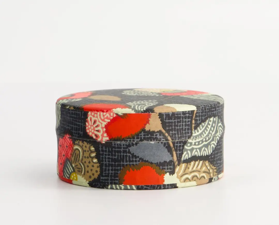 Tokyo Design Studio Matcha met Botan Theecontainer