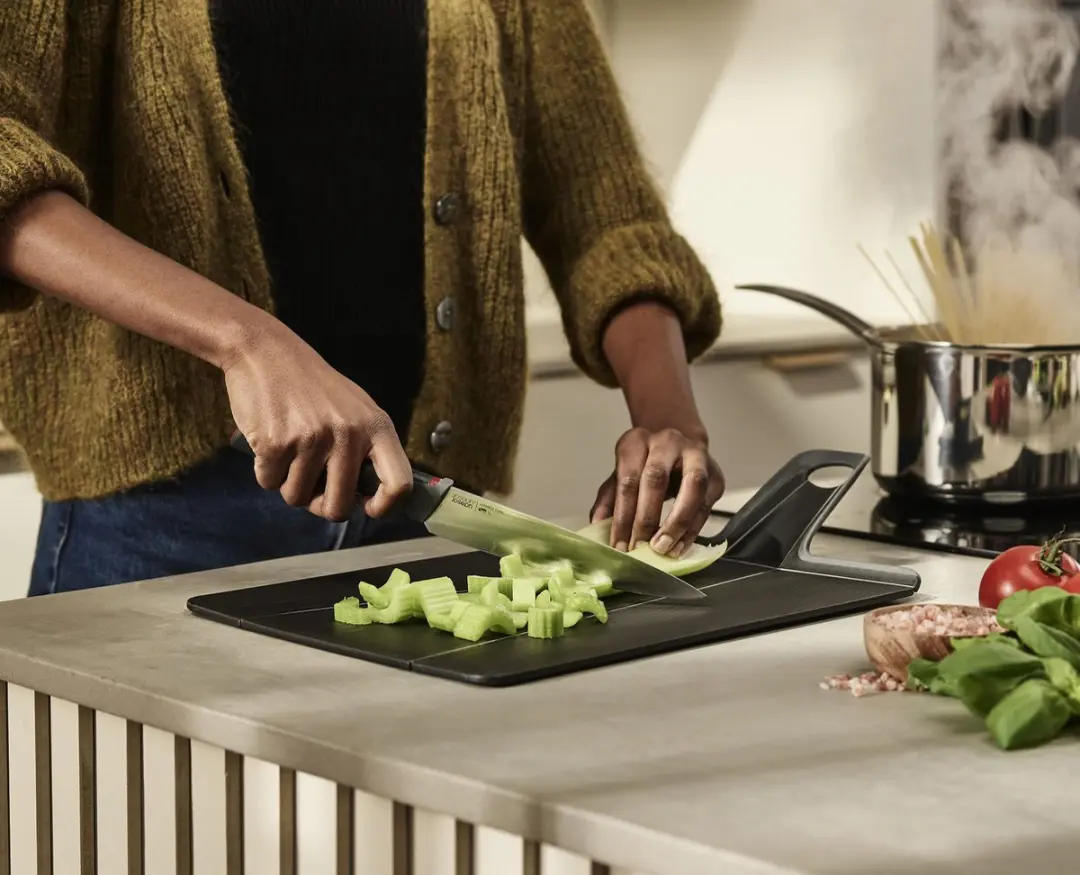 Joseph Joseph Chop2Pot Plus Snijplank - Zwart - Medium