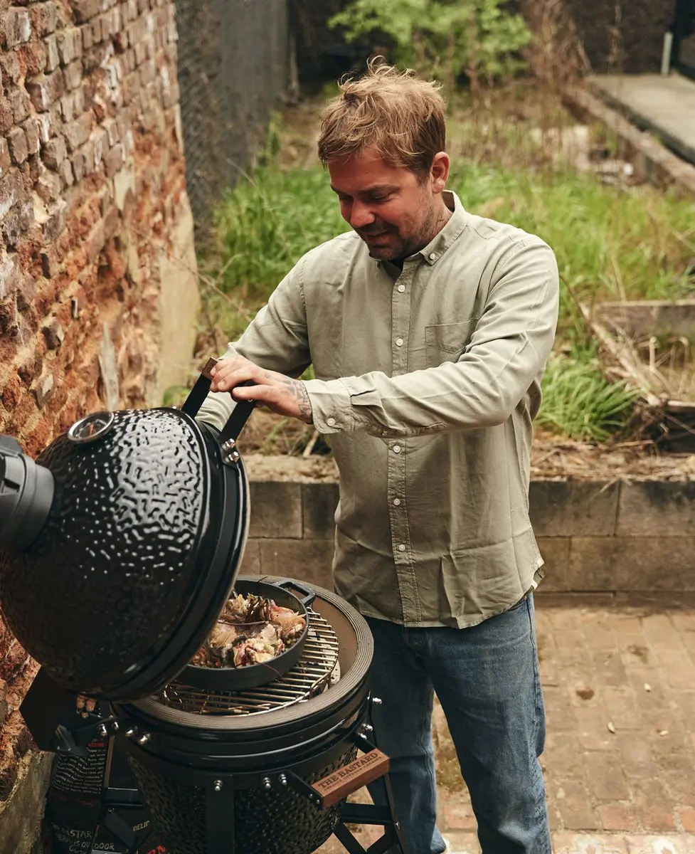 The Bastard Compact Kamado BBQ - Ø33cm - 8 Burgers - Zwart