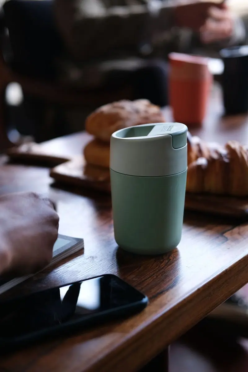 Joseph Joseph Flip Top Drinkbeker 0.34L - Groen - afbeelding 6 van 6
