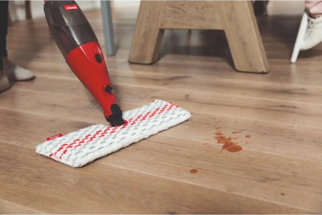 Vileda 12 Spray MAX Microvezelpad - Wit/Rood - MPN 168648 - afbeelding 6 van 6