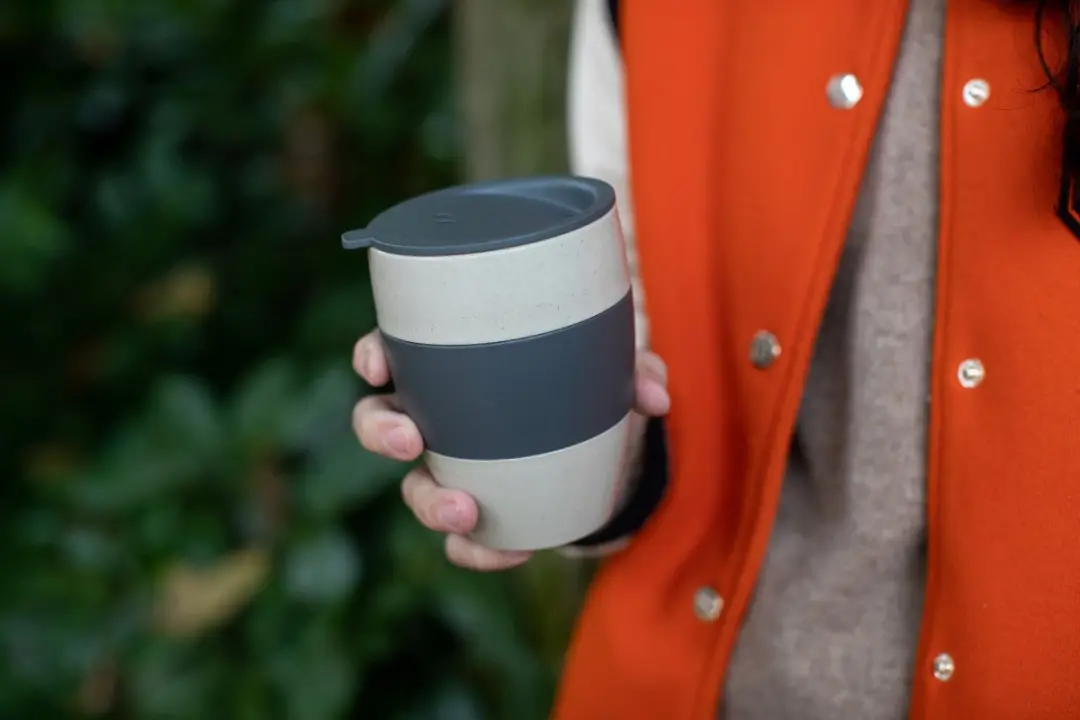 Koziol Aroma To Go 2.0 Herbruikbare Koffiebeker 0.4L - Natuur As Grijs
