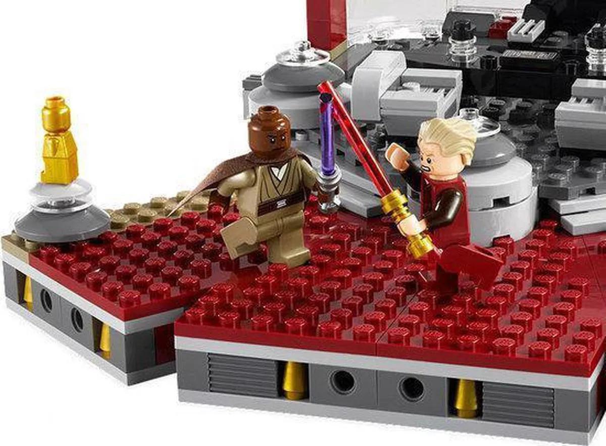 LEGO Star Wars Palpatine's Arrest 9526 - 649 Stukken - afbeelding 3 van 6