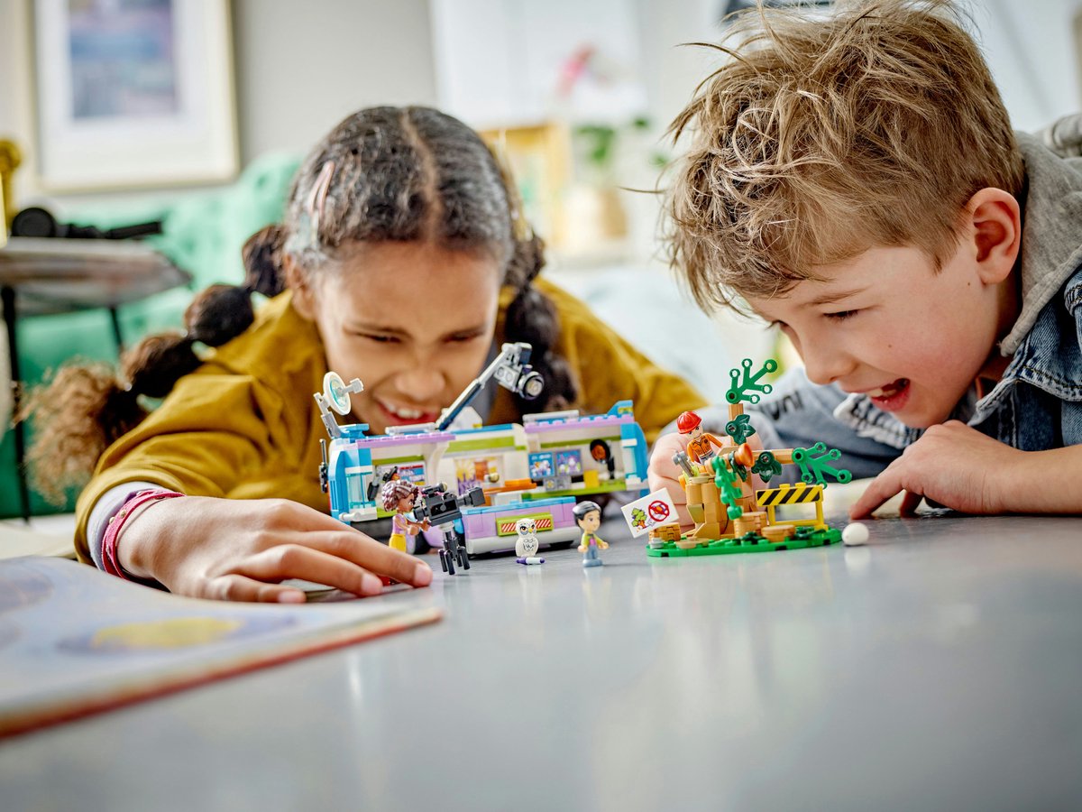 LEGO Friends Nieuwsbusje Dieren Redden Speelgoed voor 6+ Jaar Oude Kinderen - 41749