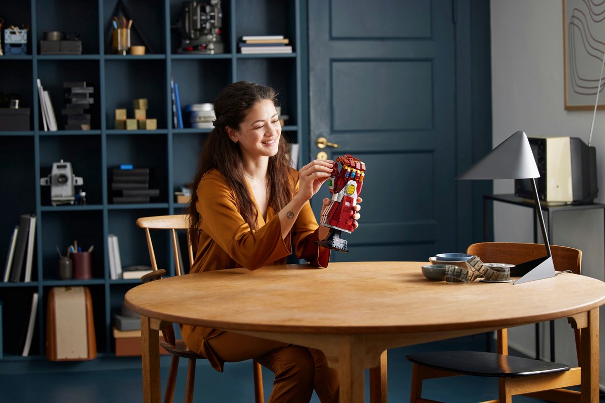 LEGO Marvel Avengers 76223 Marvel Nano Gauntlet Collectible