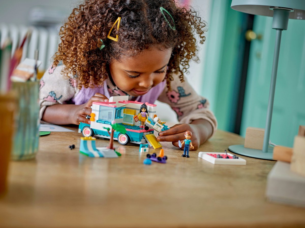 LEGO Heartlake Stadsambulance - 42613