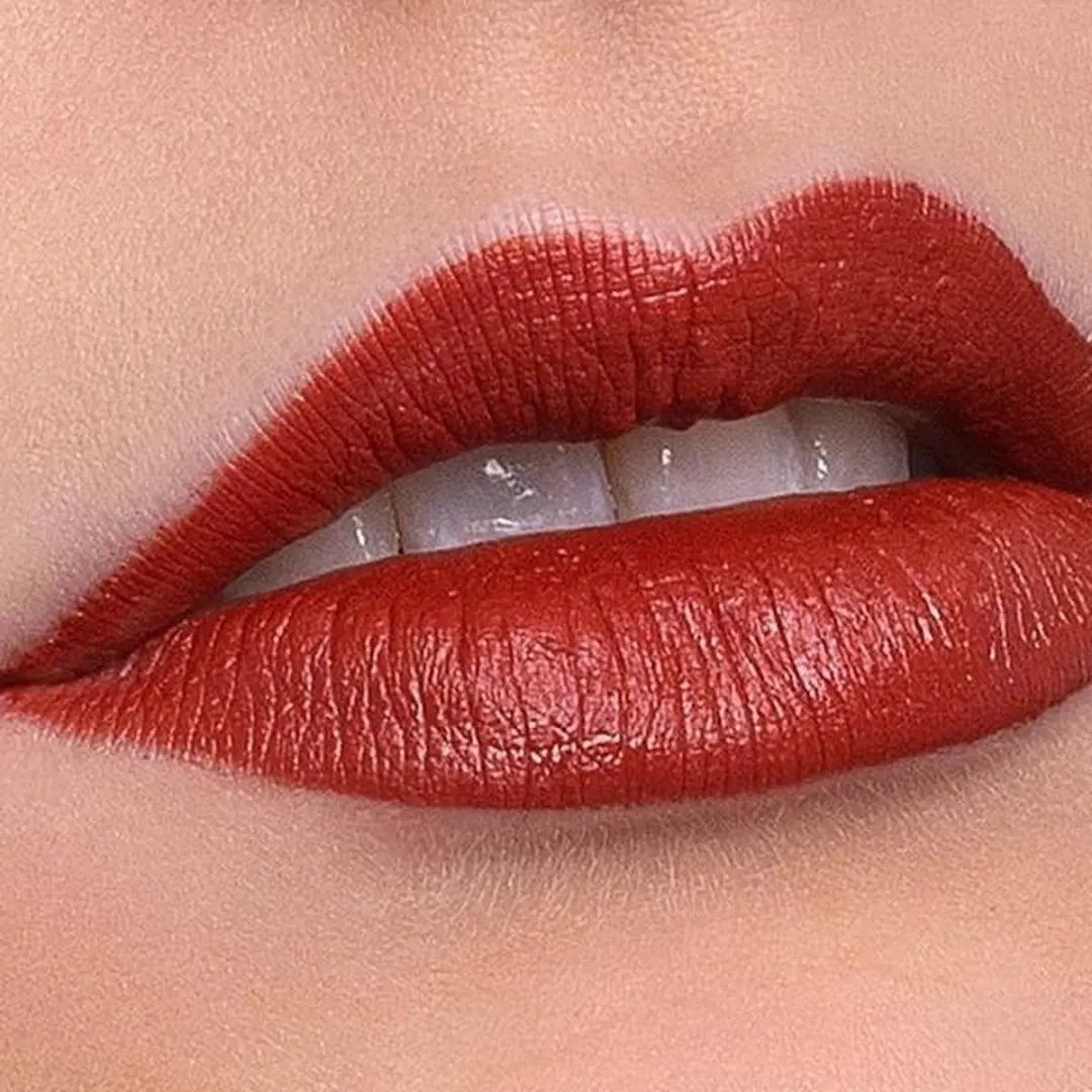 Benecos Lippenstift Liquid Mat Trust in Rust - Rood