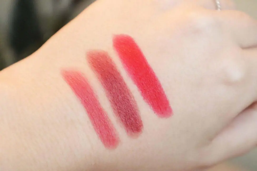 Pupa Milano Glamourose Petalips Mat Lipstick 003 - Tempting Red