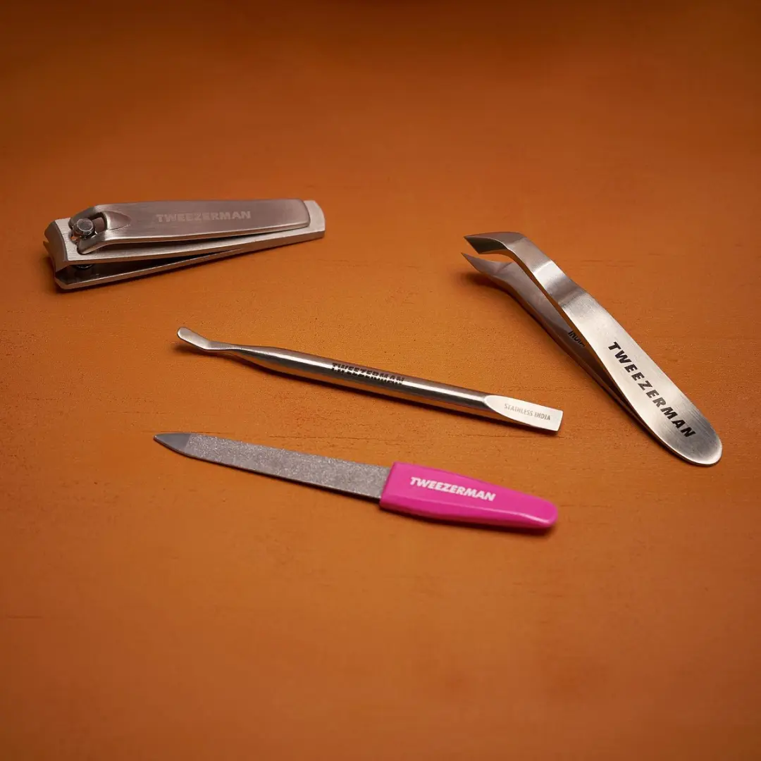 Tweezerman Mini Nail Rescue Kit - Nagelknipper & Vijl Roze