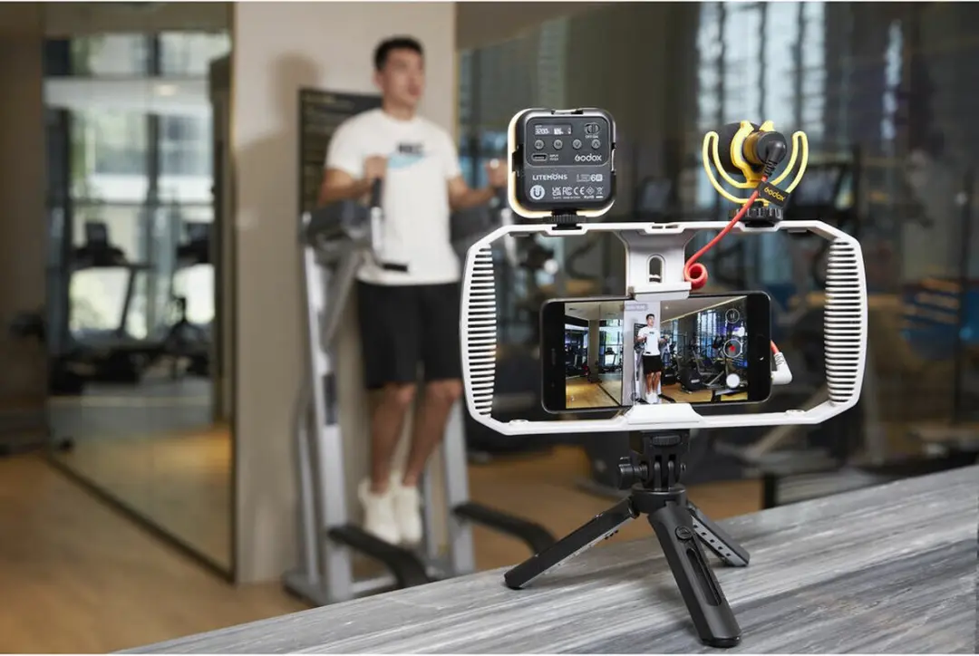Godox VK1-UC Vlogging Kit - LED6R, Microfoon & Statief - Zwart