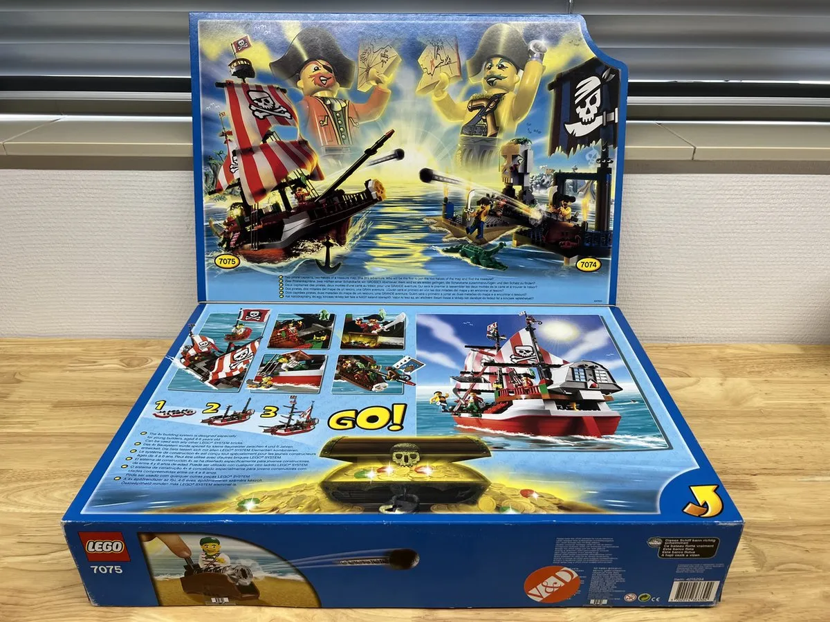 LEGO Junior Pirates Kapitein Roodbaards Piratenschip 7075 - 6 Minifiguren