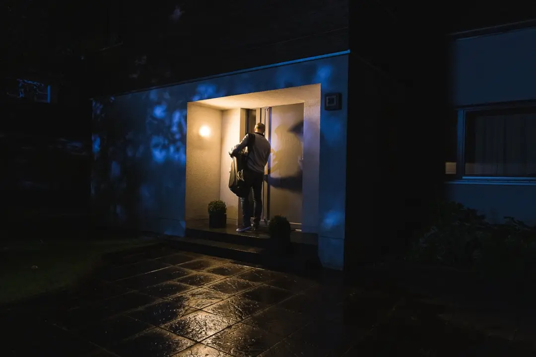 Osram SMART+ Wifi Camera Round Buitenlamp - Warm wit 3000K - Donkergrijs