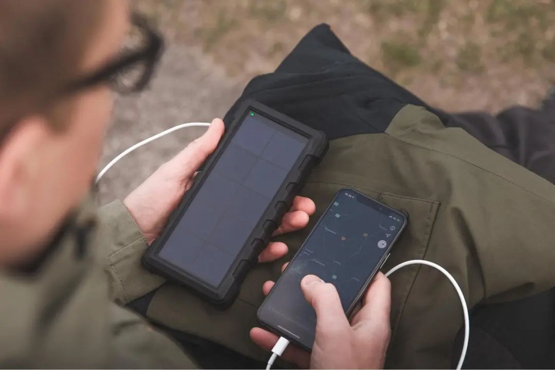 Sandberg Outdoor Solar 24000 Powerbank 24000mAh - 3x USB - 88.8W - Zwart - afbeelding 6 van 6