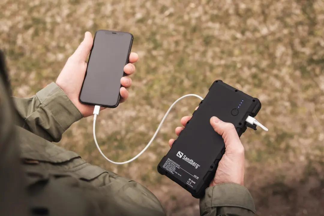 Sandberg Outdoor Solar 24000 Powerbank 24000mAh - 3x USB - 88.8W - Zwart