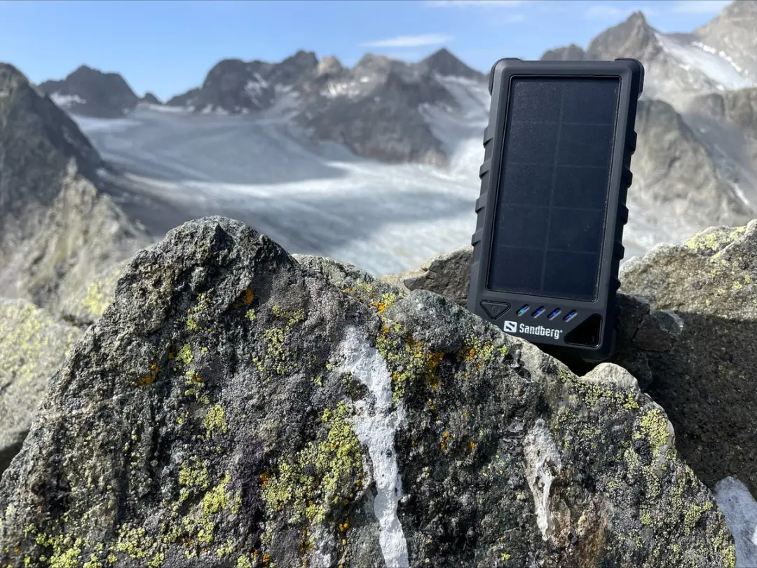 Sandberg Outdoor Solar Powerbank 16000mAh - 6x Smartphone - 59.2W - Zwart