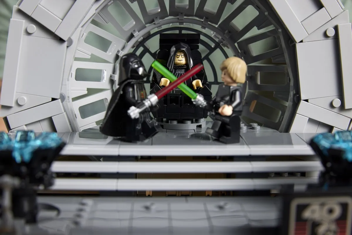 LEGO Star Wars Troonzaal Keizer Diorama 75352 - 807 Stukken