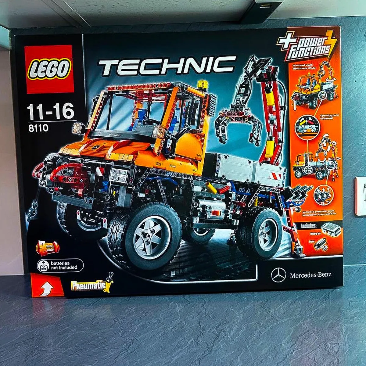 LEGO Technic Unimog U400 8110 - 2048 Stukken - Multicolor
