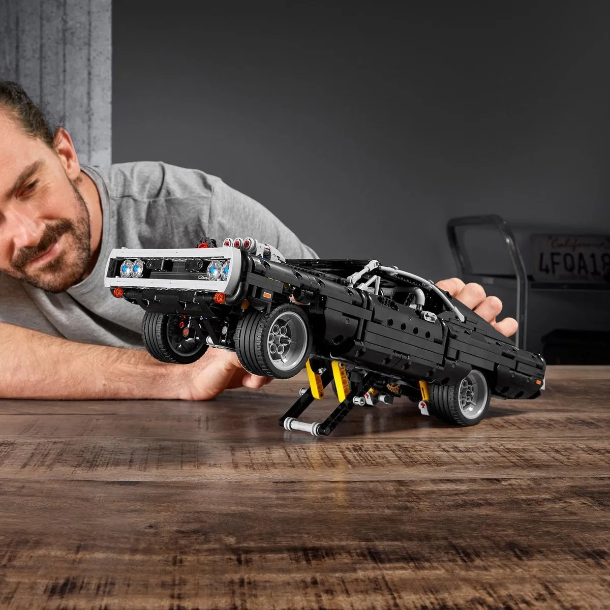 LEGO Technic Dom's Dodge Charger 42111 - 154 Stukken