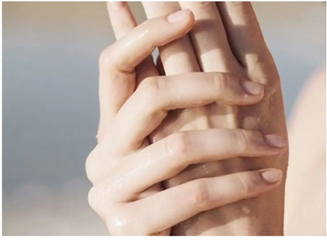 AHAVA Verzachtende Handcrème 100ml - Anti-aging met Boerenkool & Kurkuma