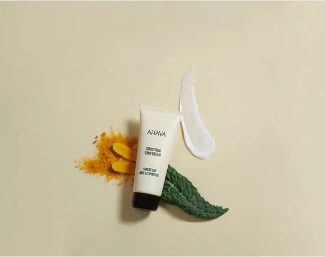 AHAVA Verzachtende Handcrème 100ml - Anti-aging met Boerenkool & Kurkuma