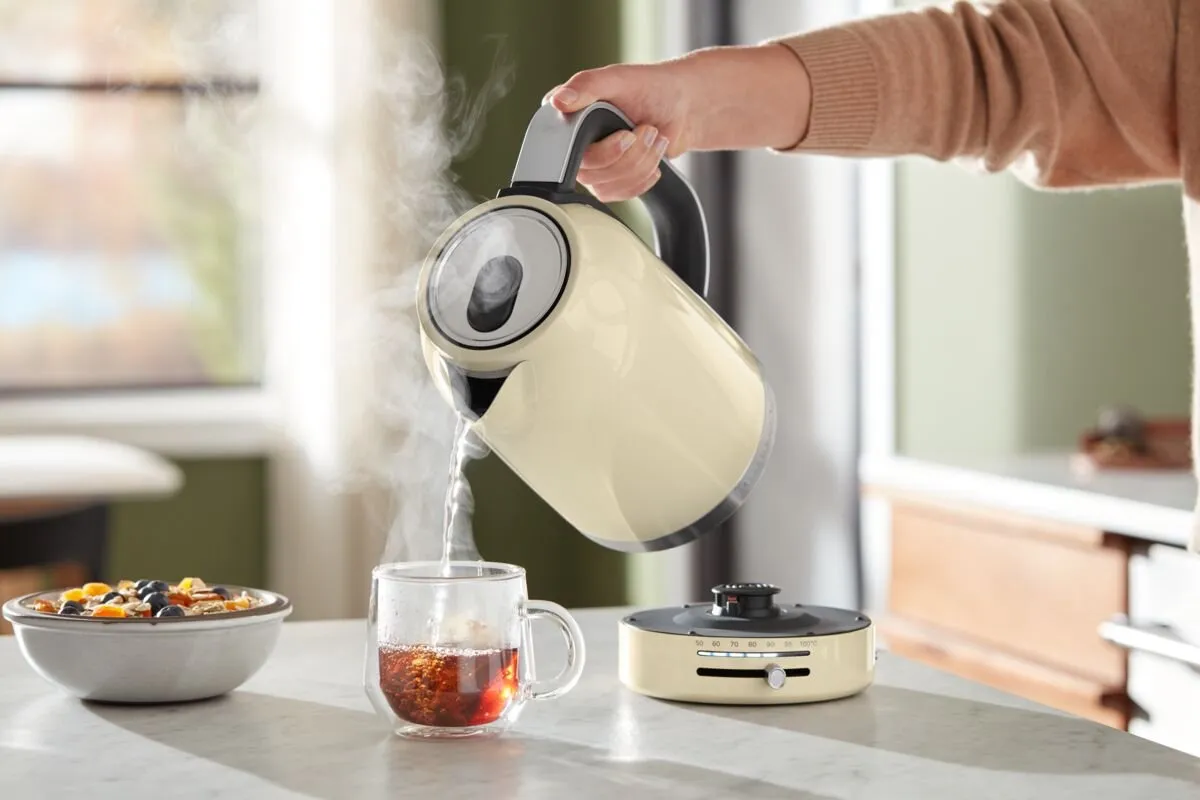 KitchenAid 5KEK1701EAC Keukenmachine - 2400W - 6 Programma's - Crème