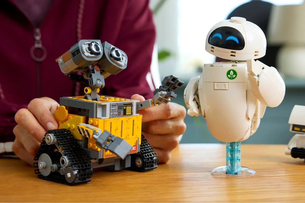 LEGO Disney Pixar WALL-E & EVE 43279 - 811 Stukken - Multicolor