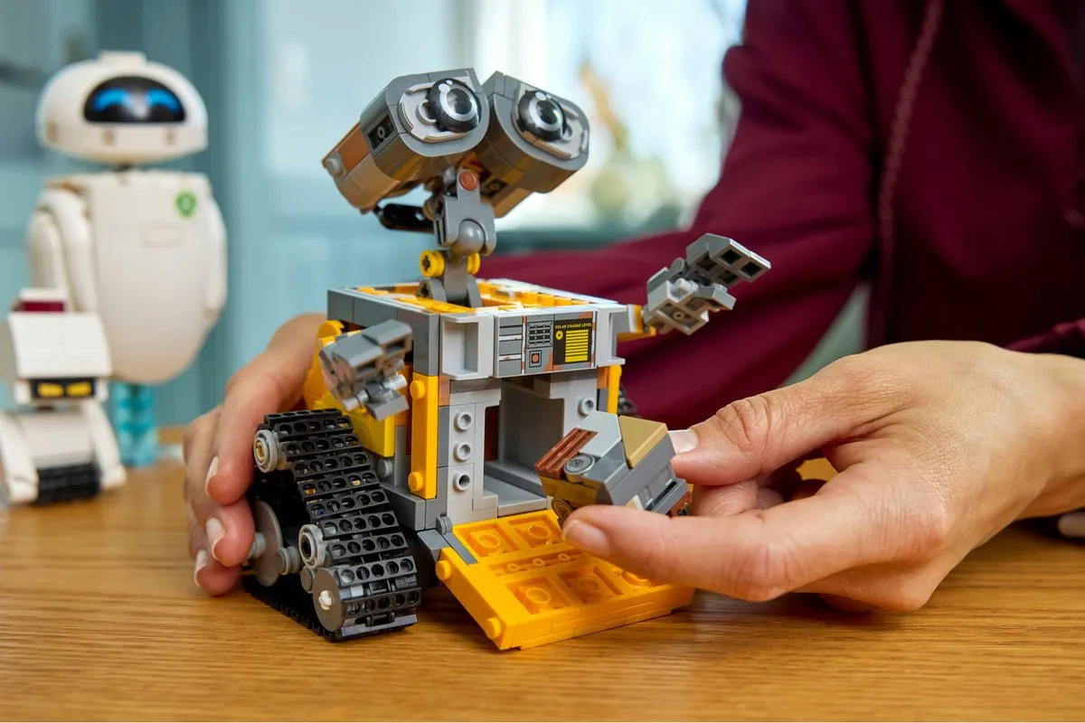 LEGO Disney Pixar WALL-E & EVE 43279 - 811 Stukken - Multicolor