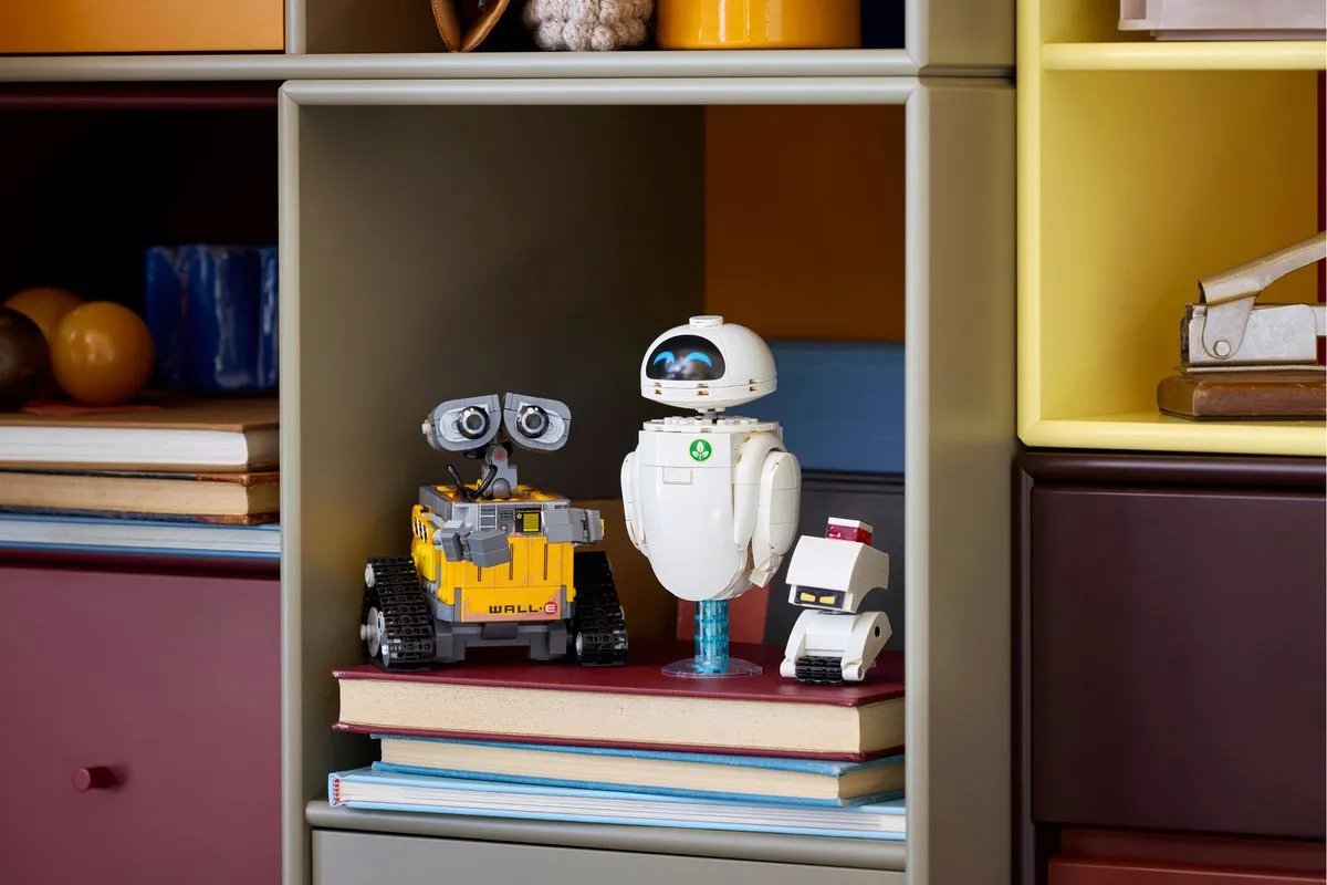 LEGO Disney Pixar WALL-E & EVE 43279 - 811 Stukken - Multicolor