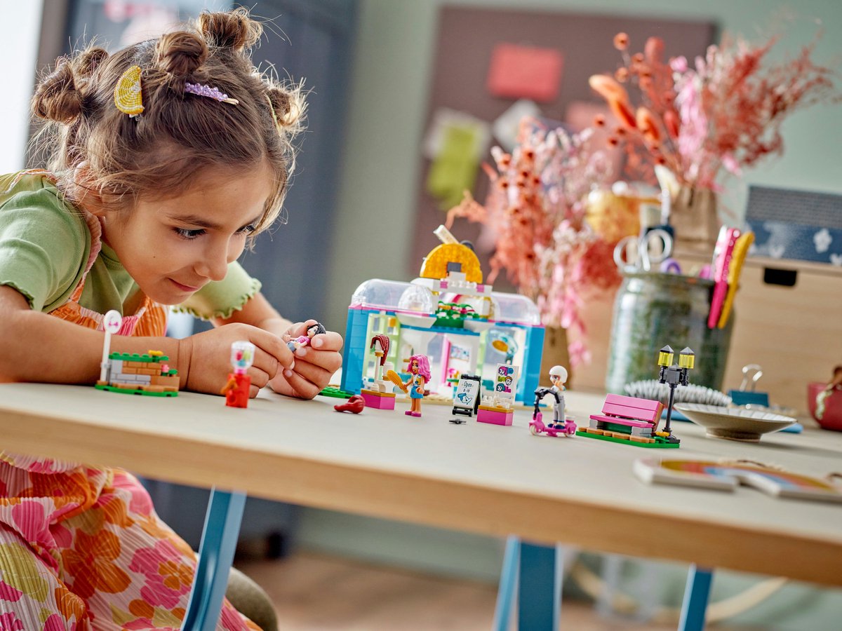 LEGO Friends Kapper, Creatief Kapsalon Speelgoed met Paisley en Olly Minipoppetjes - 41743