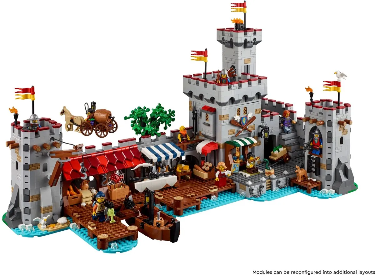 LEGO Medieval Seaside Market 910047 - 2560 Stenen - 9 Minifiguren