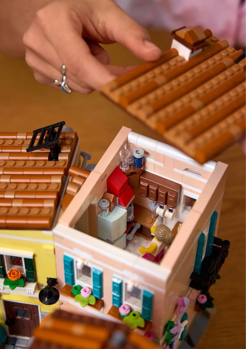 LEGO Ideas Italiaanse Rivièra 21359 - 3251 Stukken