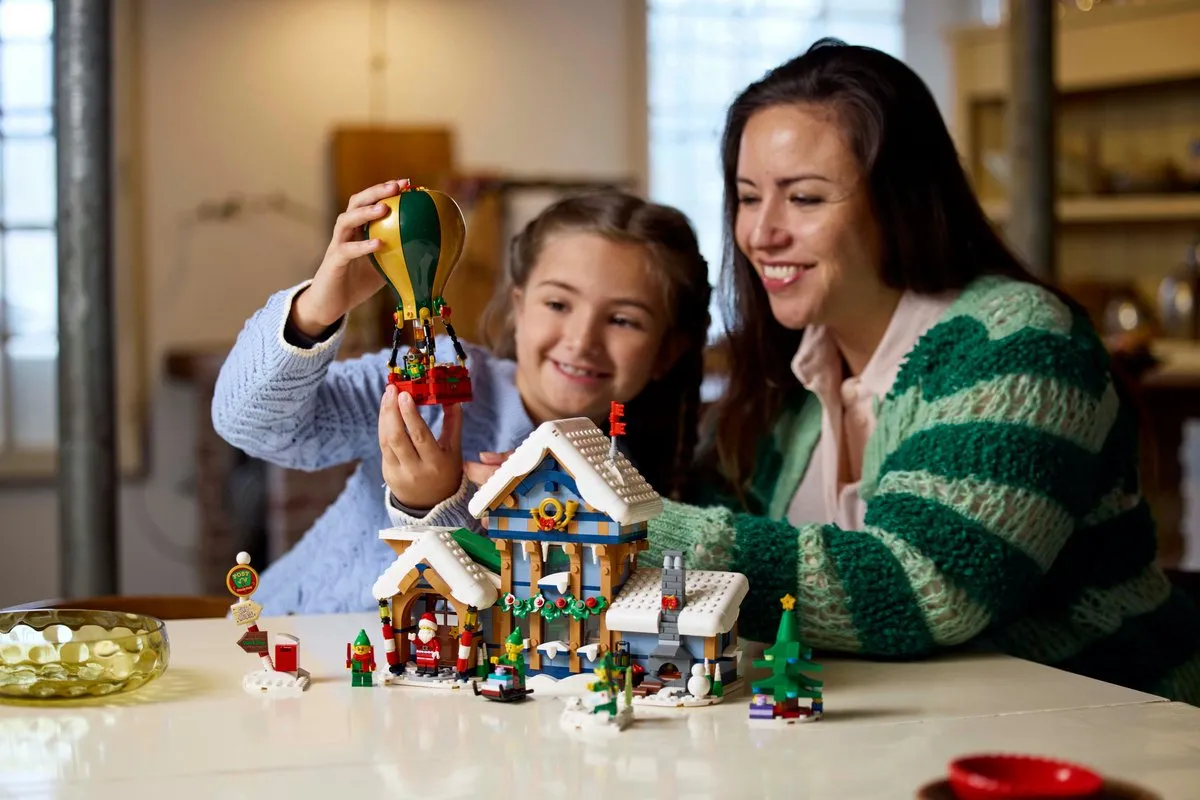 LEGO Icons 10339 Kerst Postkantoor van de Kerstman - 1440 Stukken