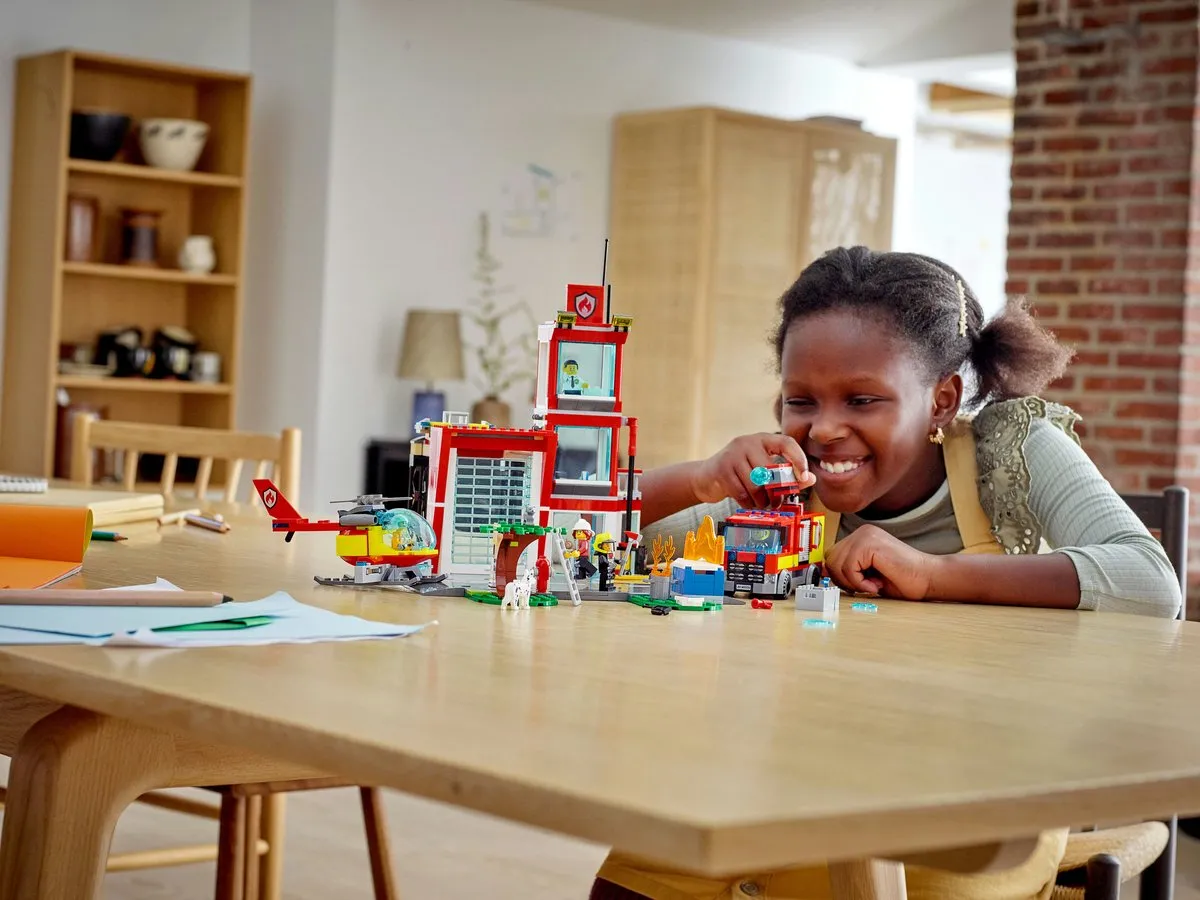 LEGO City Brandweerkazerne 60320 - 540 Stukken - afbeelding 2 van 6