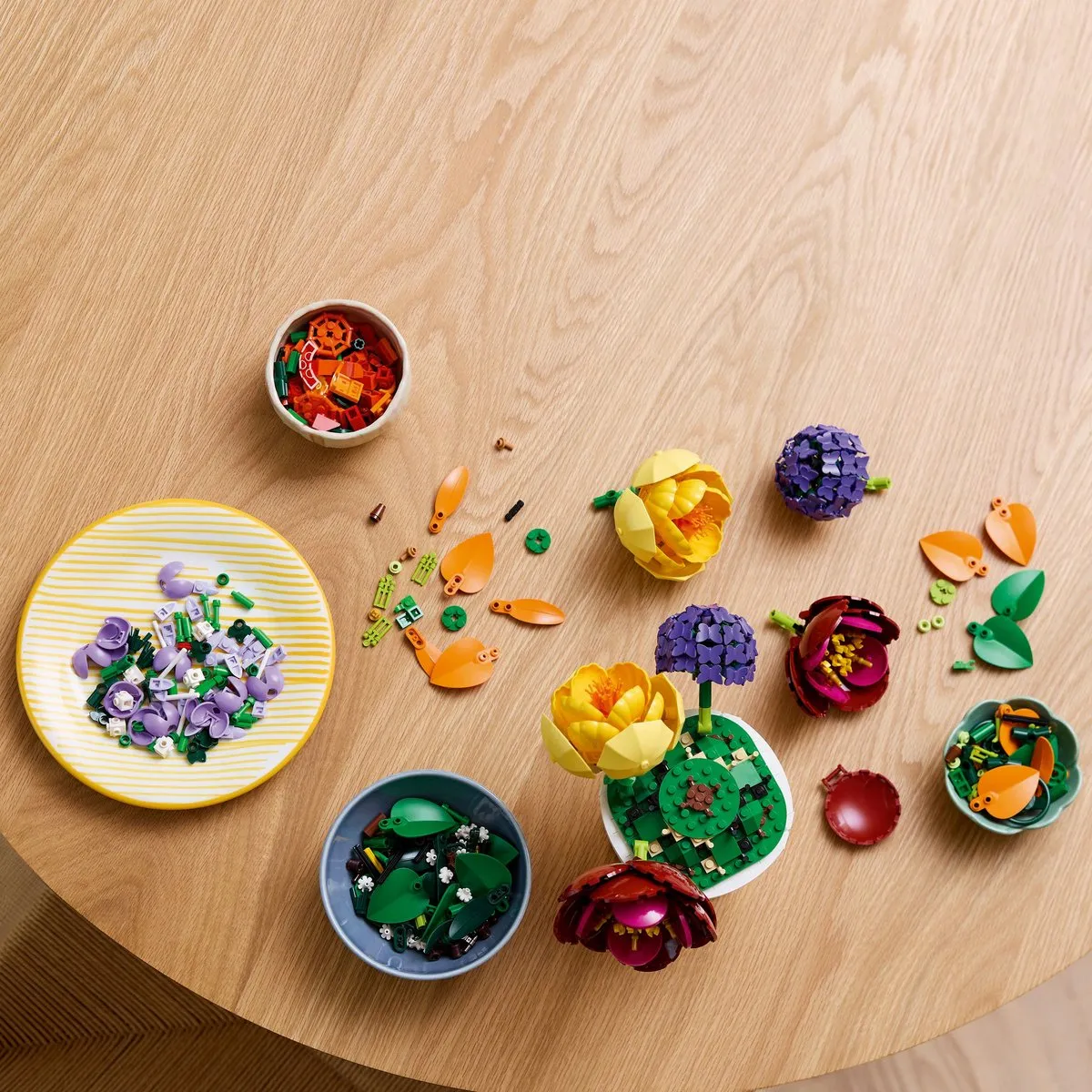 LEGO Botanicals Bloemstuk 10345 - 1161 Stukken - Meerkleurig